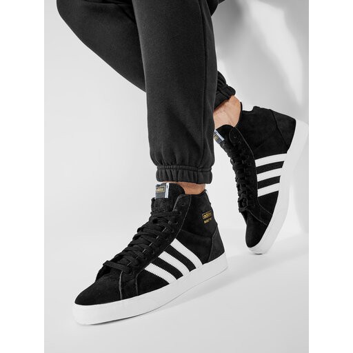 Basket adidas nike 2025