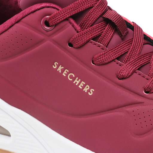 Maroon sketchers top