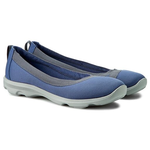 Crocs busy sales day stretch flat