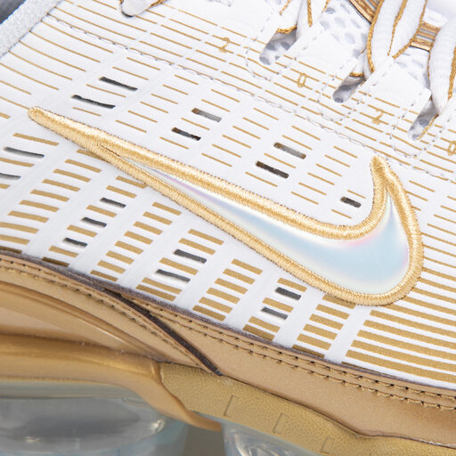 White and best sale gold vapormax