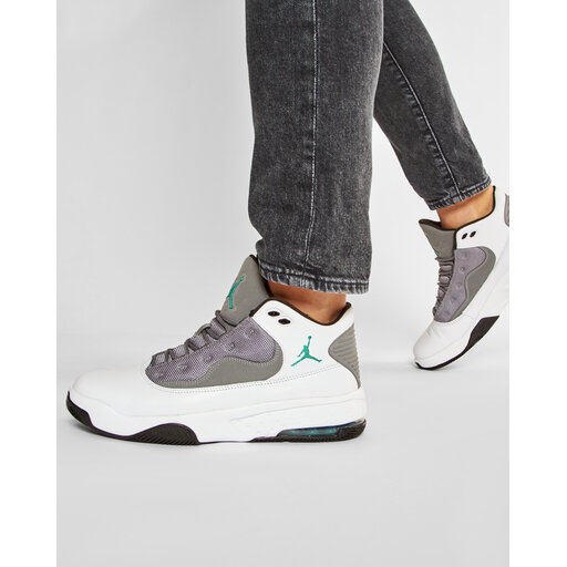 nike air jordan max aura 2