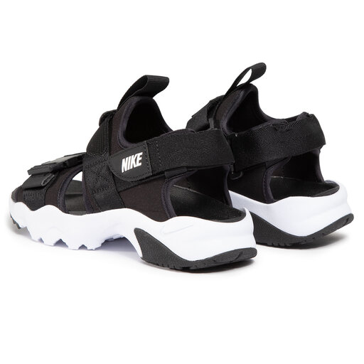 nike canyon women