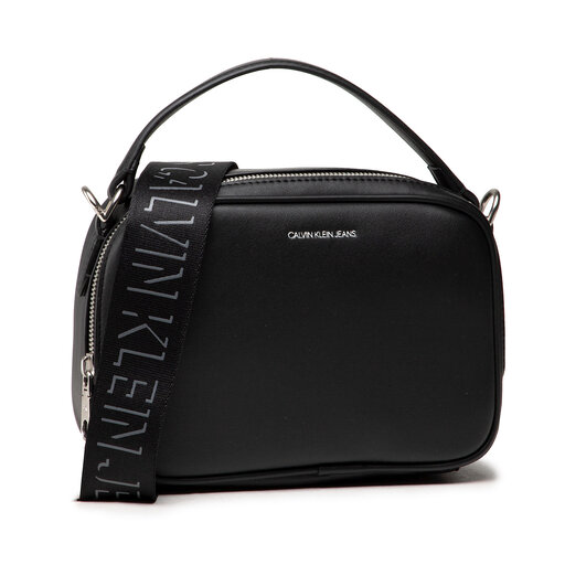 【送料込】 Rankinė Calvin Klein Jeans Trapezoid Shadow Camera Bag ジャケット・アウター