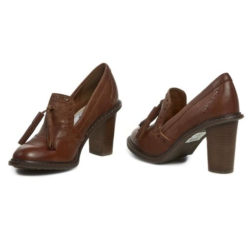 Clarks deals blues charm