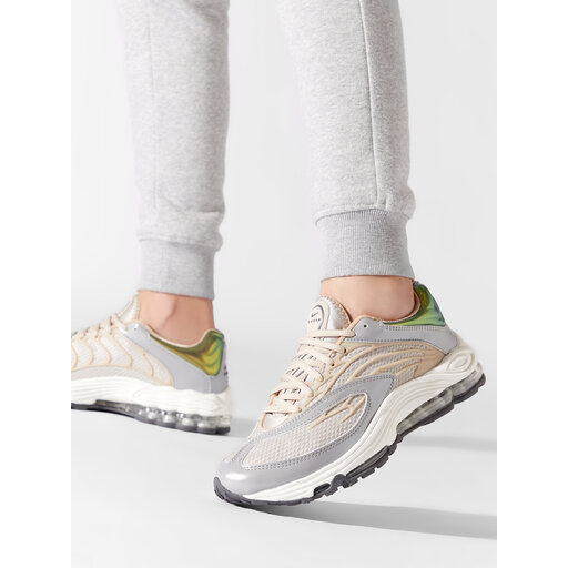 Nike clearance 200 beige