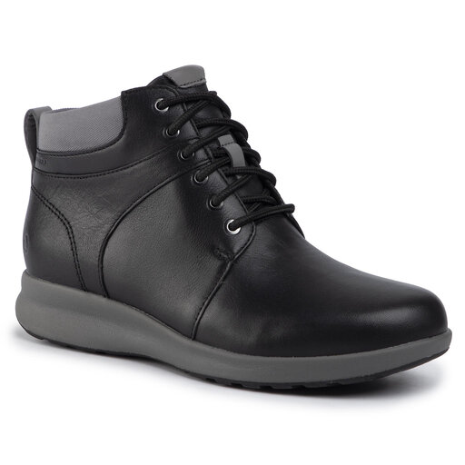 Clarks un adorn walk store