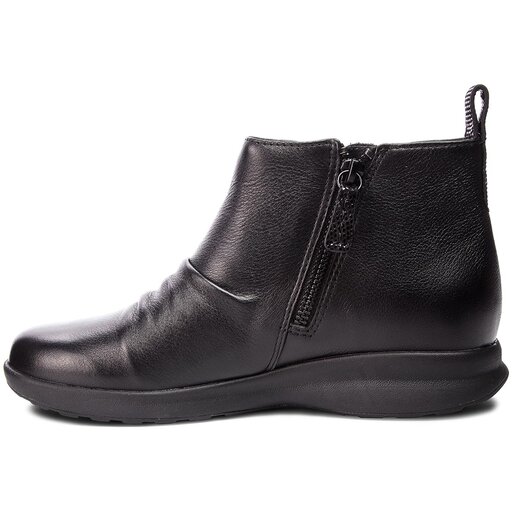 Un adorn mid 2025 clarks