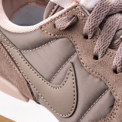 Nike internationalist sepia stone top