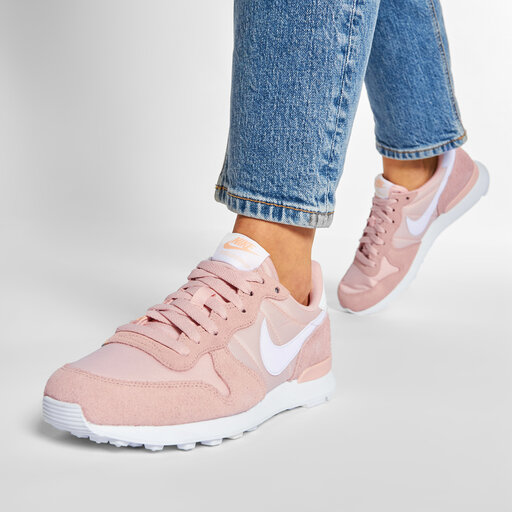 Nike hot sale internationalist coral