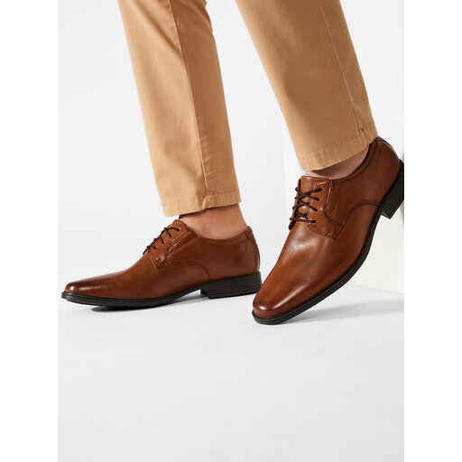 Scarpe basse Clarks Tilden Plain 261300977 Marrone escarpe