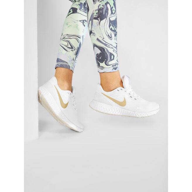 nike revolution 5 white gold