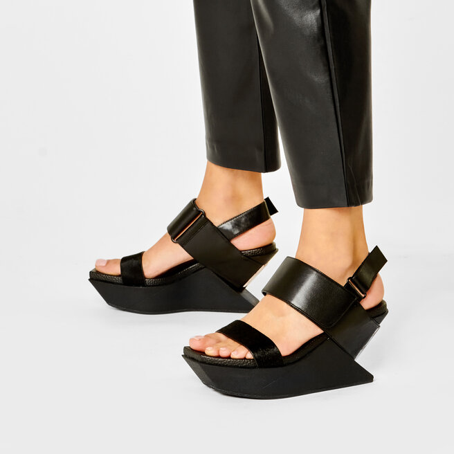 Sandalen United Nude Delta Wedge Sandal 10413013616 Black | eschuhe.de