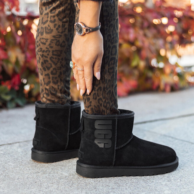 Ugg Παπούτσια Ugg W Classic Mini Ugg Rubber Logo 1108231 W/Blk