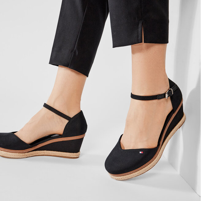 tommy hilfiger basic closed toe mid wedge