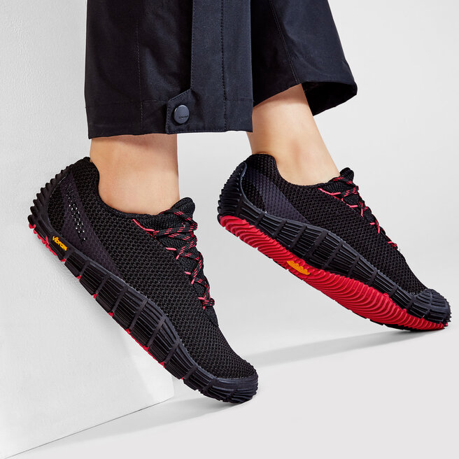 Merrell move top