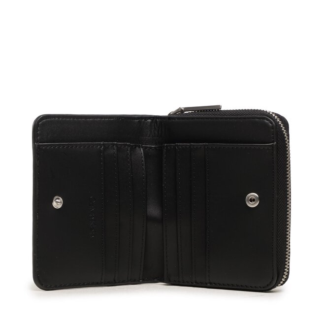 Calvin Klein Malá dámská peněženka Calvin Klein Ck Must Wallet W/Flap Md-Emb Mn K60K610950 BAX