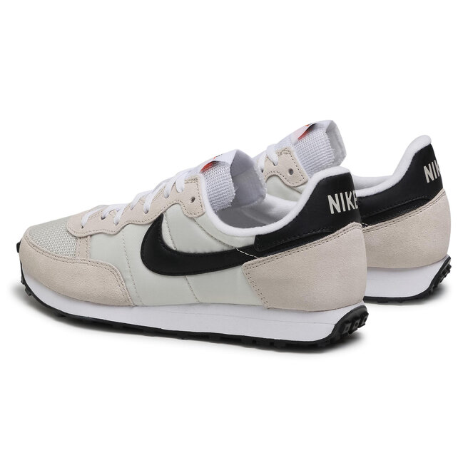 nike challenger bone