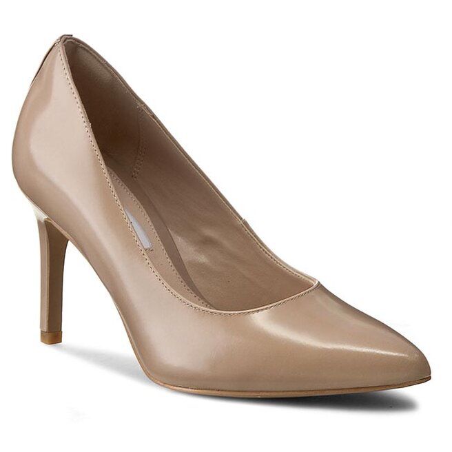Dinah keer clarks store