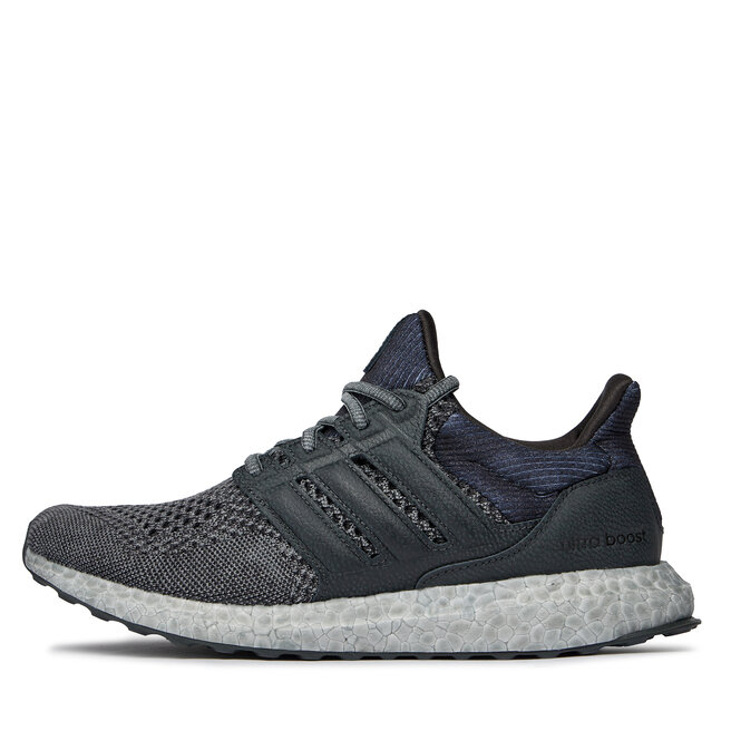 Ultra boost 2025 carbon carbon white