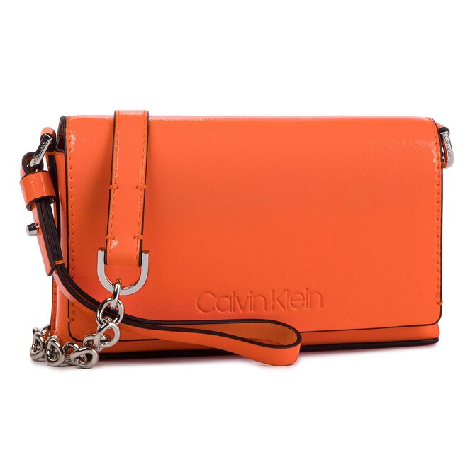 Calvin Klein Táska Calvin Klein Dressed Up Pouch On Chain K60K605091 803