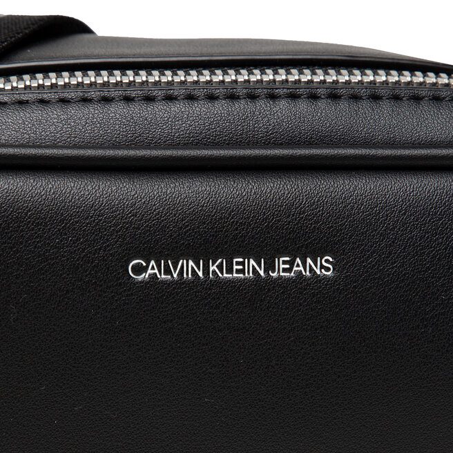 Torebka Calvin Klein Jeans Trapezoid Shadow Camera Bag K60K608382