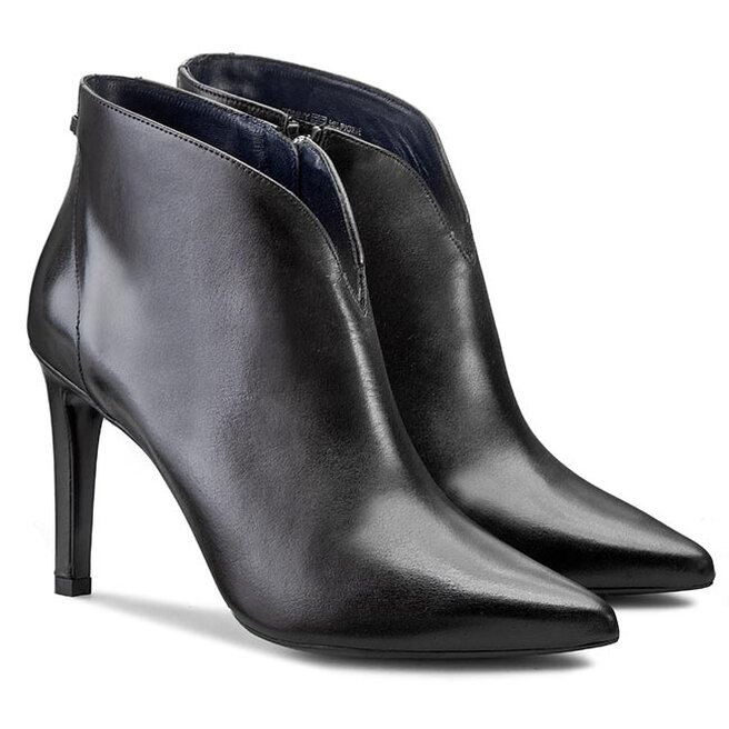Tommy Hilfiger Škornji Tommy Hilfiger Amadine 1A FW56820104 Black 990