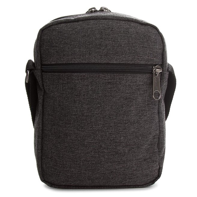 eastpak ek045