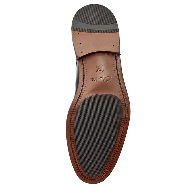 Clarks store coling walk