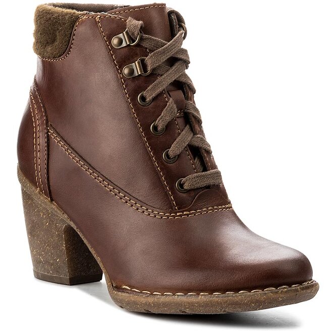 Tronchetti Clarks Carleta Crane 261288124 Dark Tan escarpe