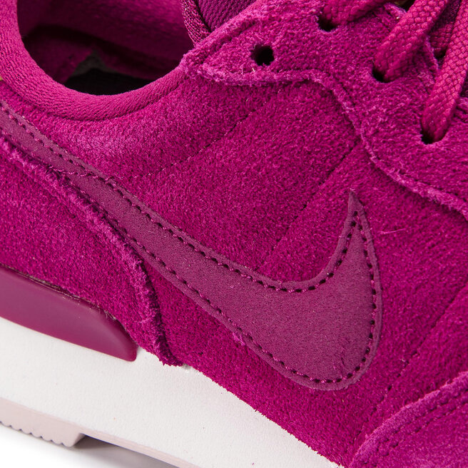 Nike internationalist berry hotsell