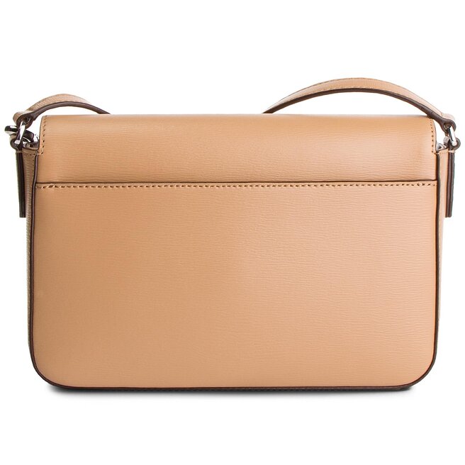 DKNY Táska DKNY Bryant Md Flap Xbody R82E3467 Latte LAT