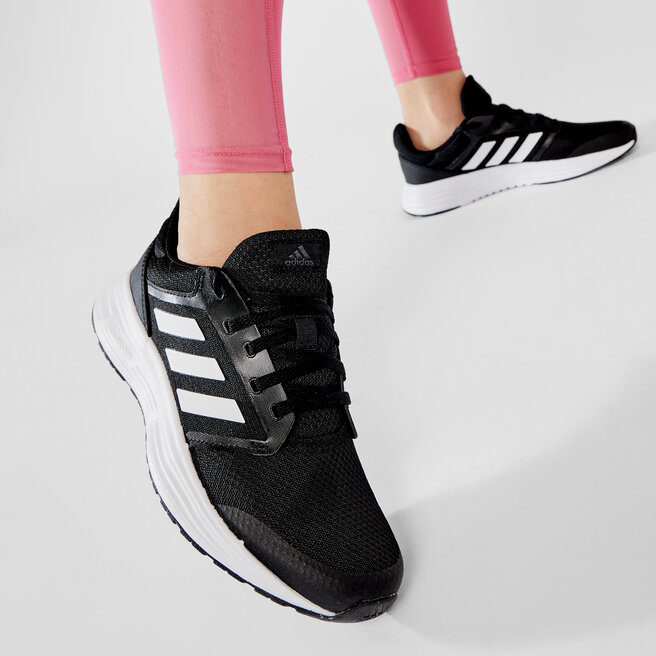 adidas Topánky adidas Galaxy 5 FW6125 Cblack/Cwhite/Cwhite