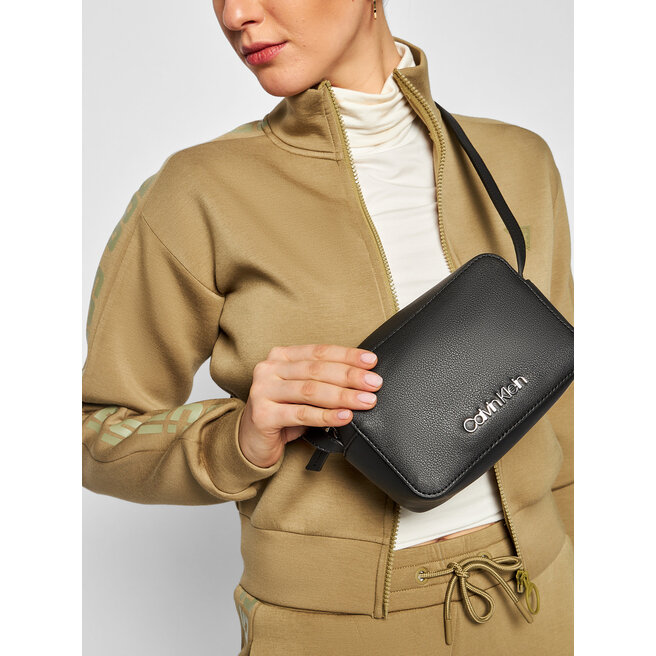 Calvin Klein Kabelka Calvin Klein Ck Must Camera Bag K60K606759 BAX