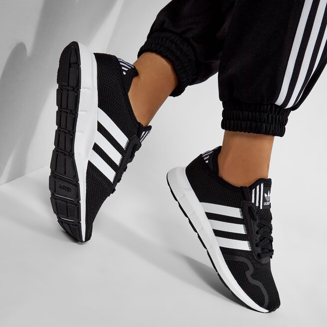 adidas Обувки adidas Swift Run X J FY2150 Cblack/Ftwwht/Cblack