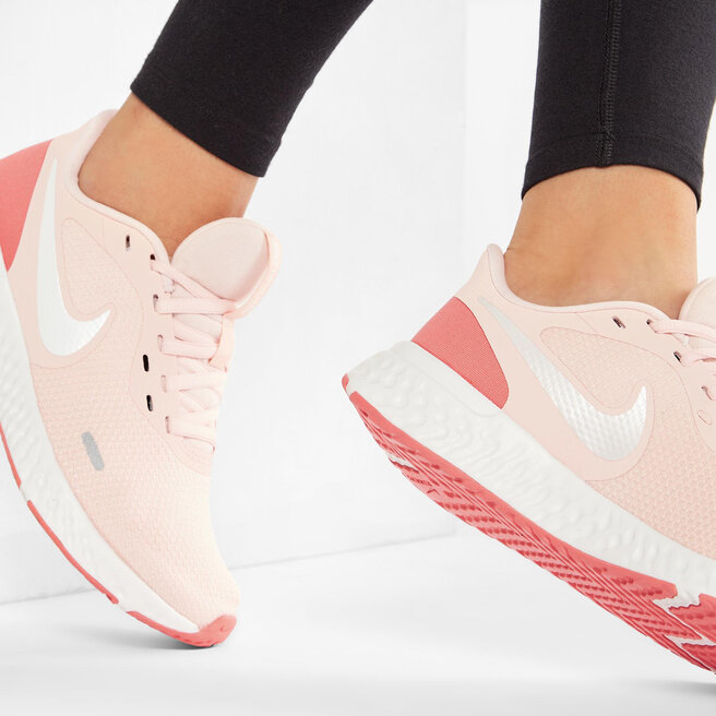 Nike Обувки Nike Revolution 5 BQ3207 602 Washed Coral/Summit White