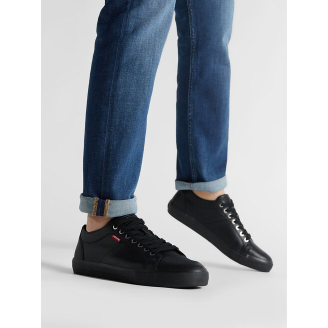 Levis brilliant black top