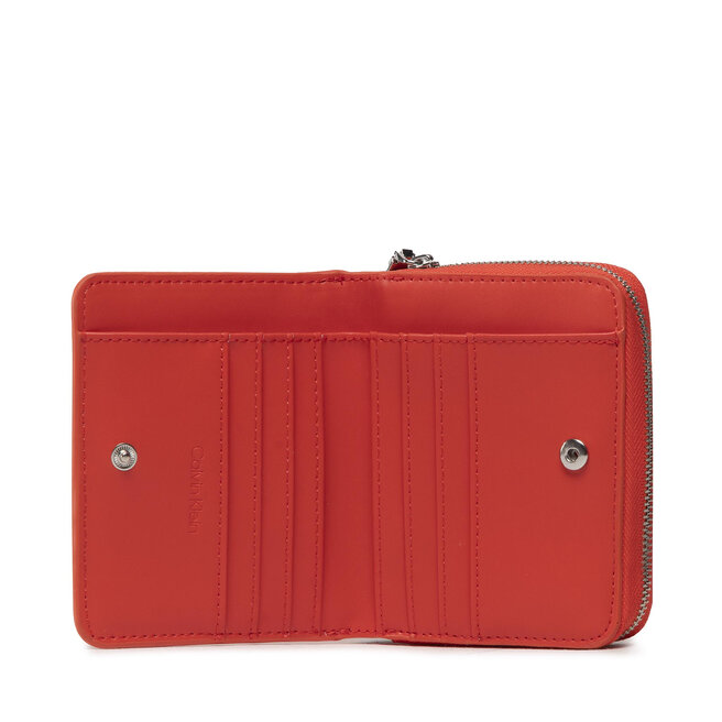 Peque a cartera de mujer Calvin Klein Ck Must Z A Wallet W Flap Md