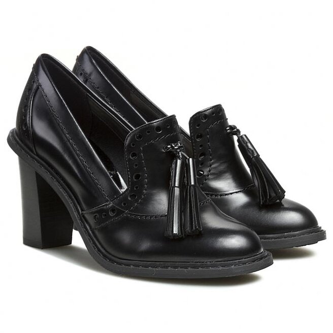 Clarks deals blues charm