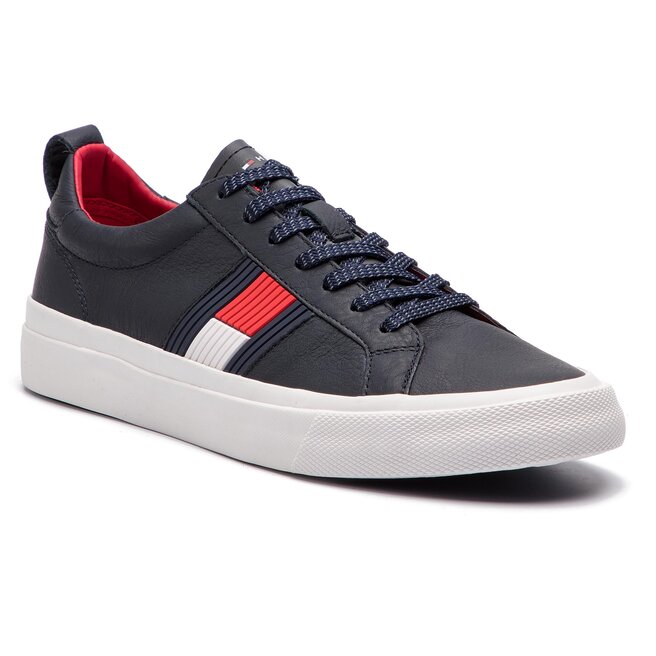 Tommy flag detail top