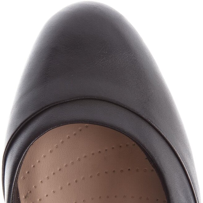 Adriel discount carla clarks