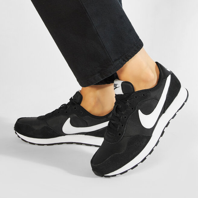 nike valiant trainers womens