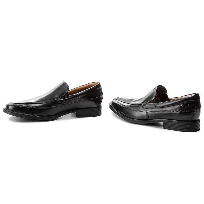 Clarks tilden free black store