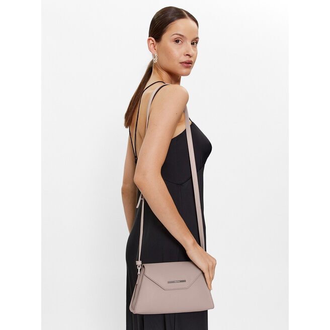 Calvin Klein Daily Dressed Crossbody W Flap K60K610730 PEI