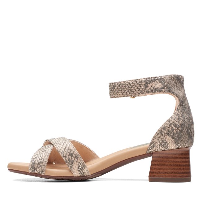 Clarks metallic outlet