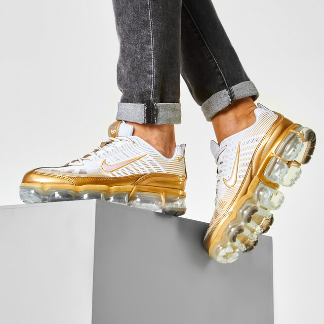 nike air vapormax gold and white