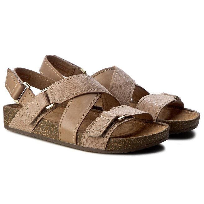 Clarks hotsell rosilla essex