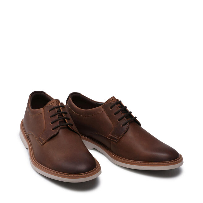 clarks atticus tan