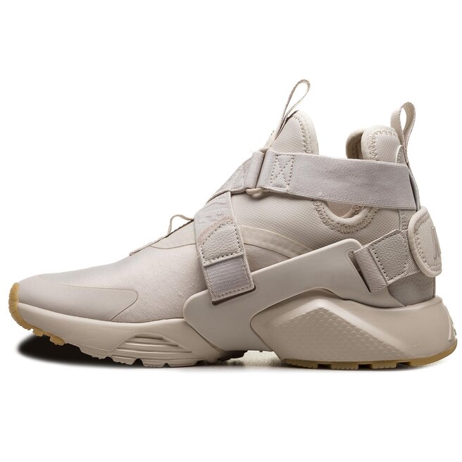 White nike top huarache city