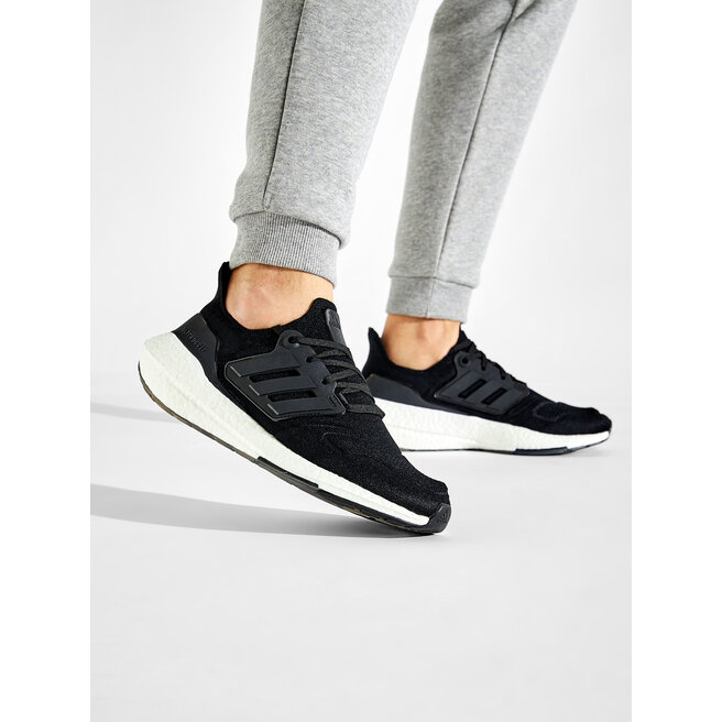 adidas Обувки adidas Ultraboost 22 GX3062 Cblack/Cblack/Ftwwht