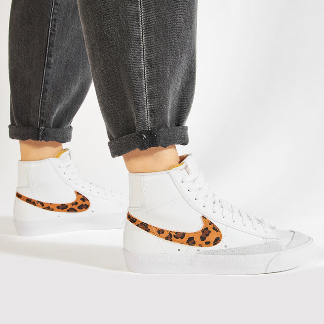 nike blazer mid 77 se sneaker white